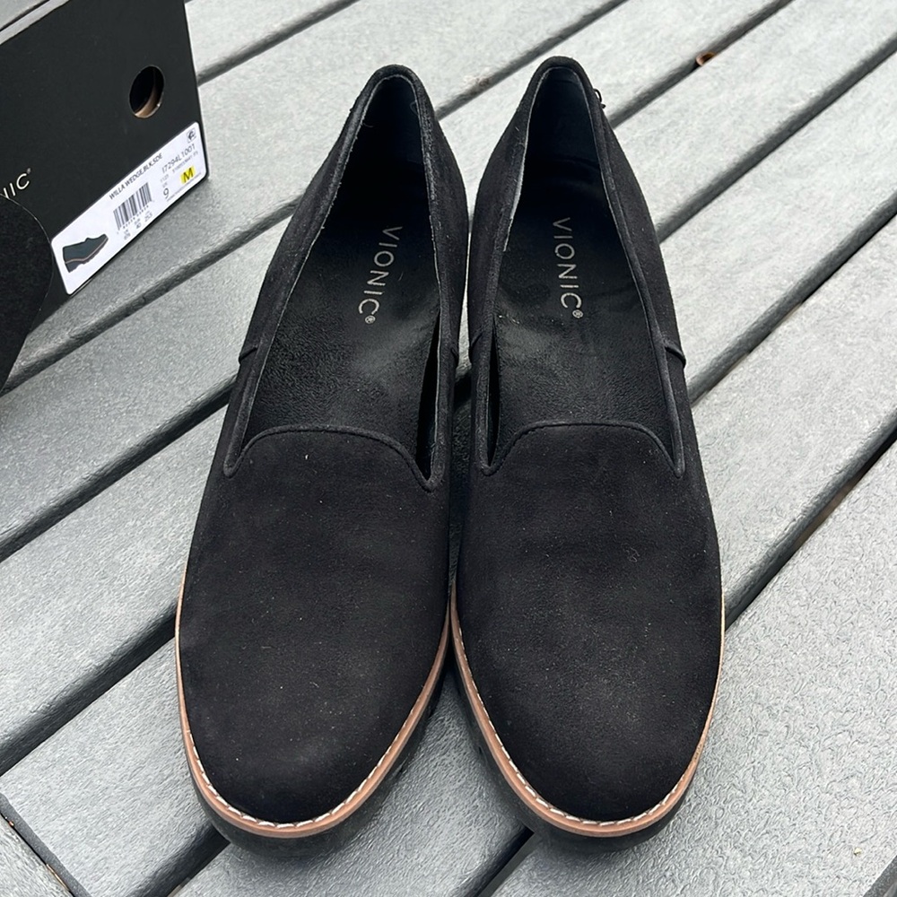 Vionic Willa Wedge size 9 black suede
